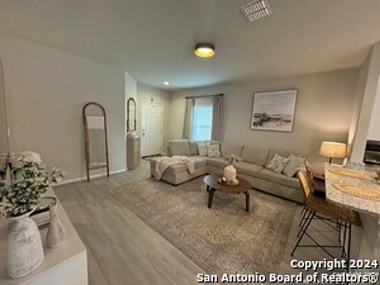 10419 Buescher Ln — Photo 3