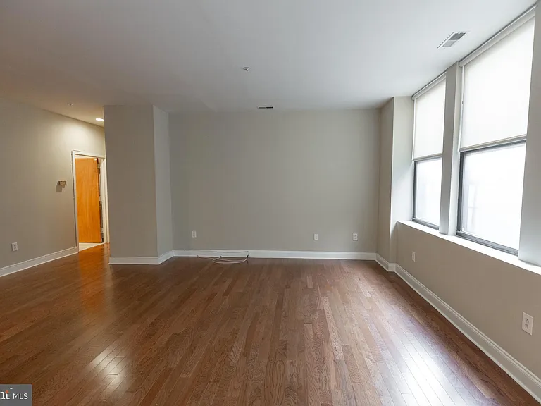 220-2 S 16th St #402 — Photo 20