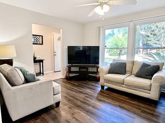 3rd image of 407 Sharondale Rd
