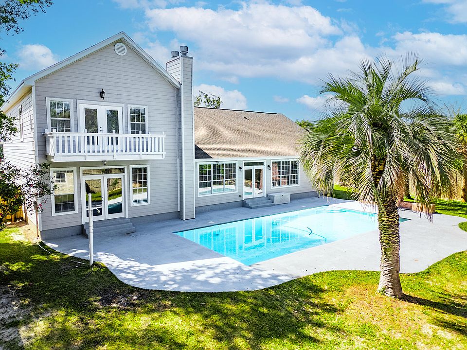 1st image of 404 Evergreen Dr