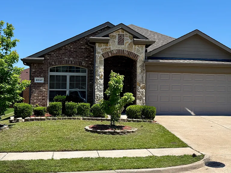 2047 Enchanted Rock Dr — Photo 1