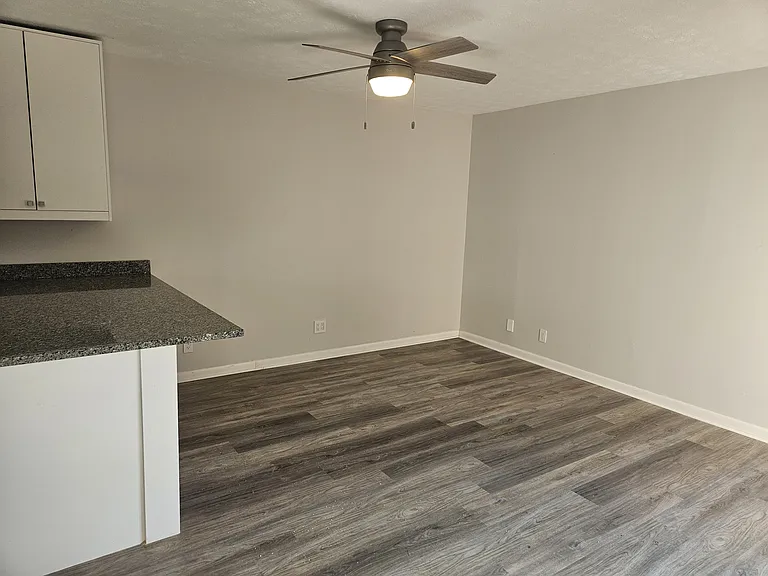 96 Schellinger Sq — Photo 7