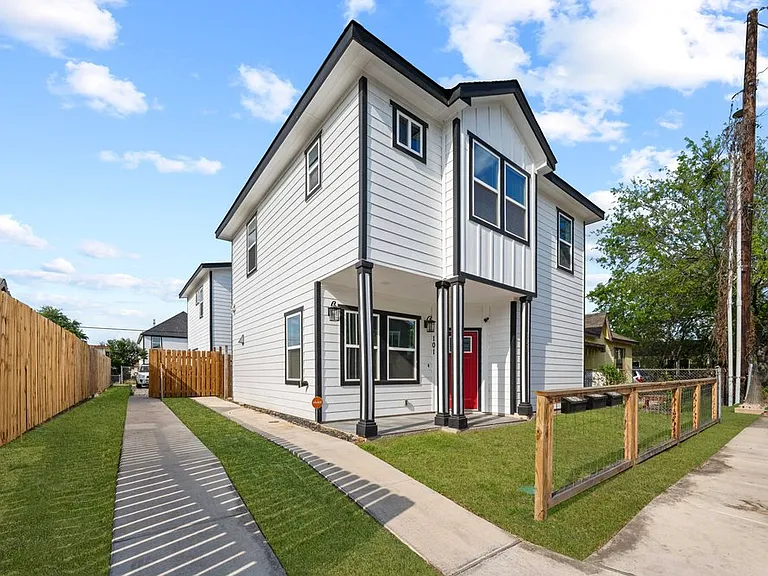 323 Gabriel St #101 — Photo 2