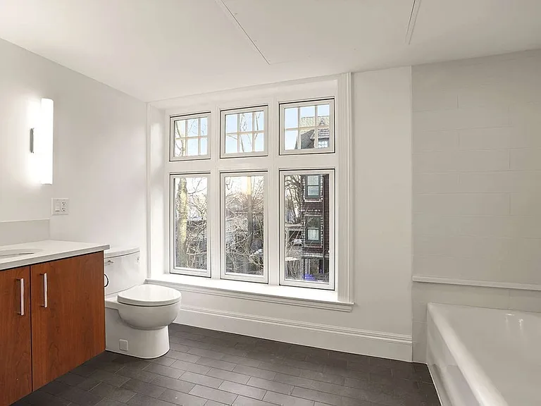 165 Winthrop Rd #D — Photo 33