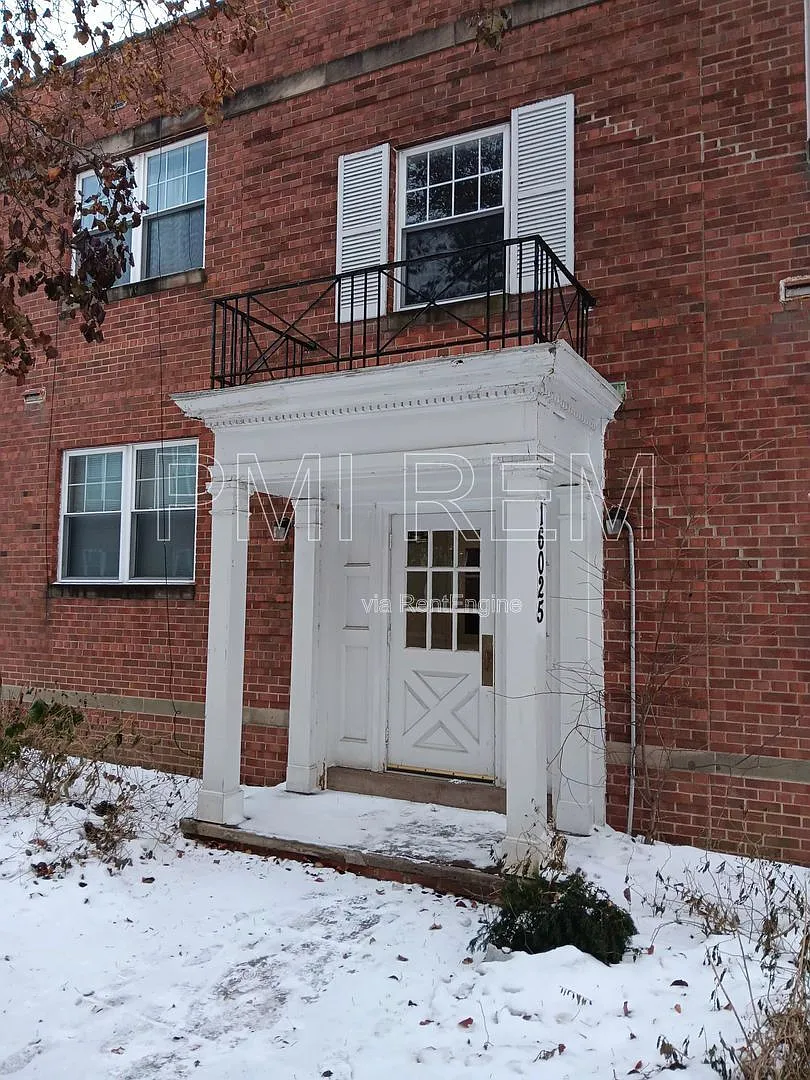Photo 1 of 8 - 16025 Van Aken Blvd #101 - Cleveland, OH Primary Photo - 16025 Van Aken Blvd #101
