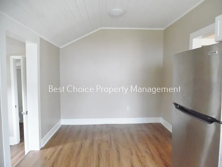 115 E Beattie St — Photo 5