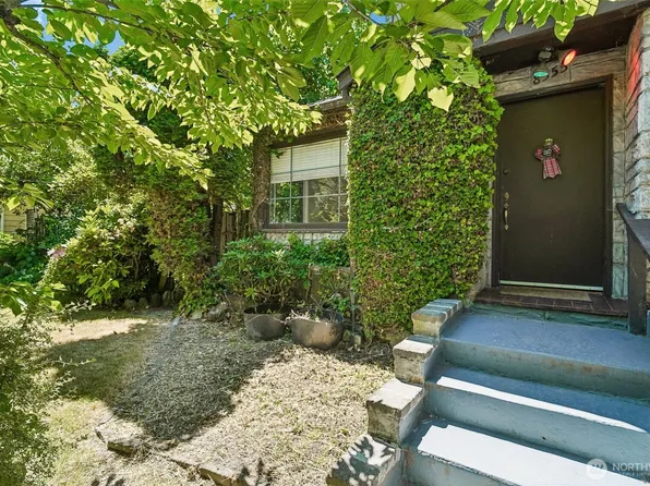 8555 30th Avenue NW, Seattle, WA 98117