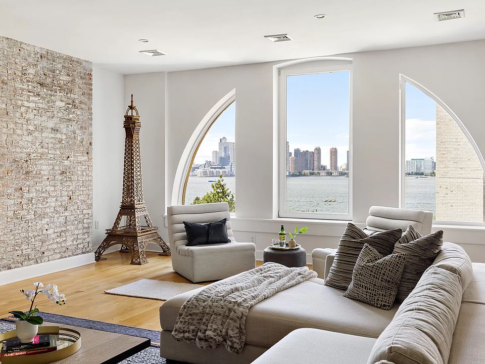 1st image of 481 Washington St #6S