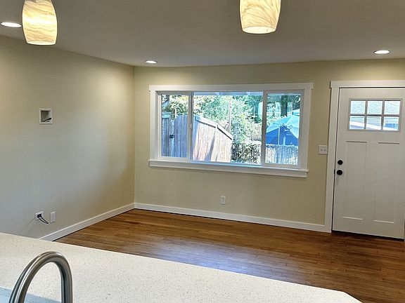 4th image of 4526-4528 N Haight Ave #4526