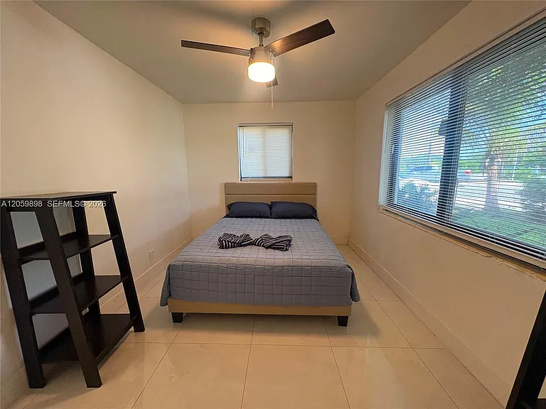 929 SW 10th Ave — Photo 9