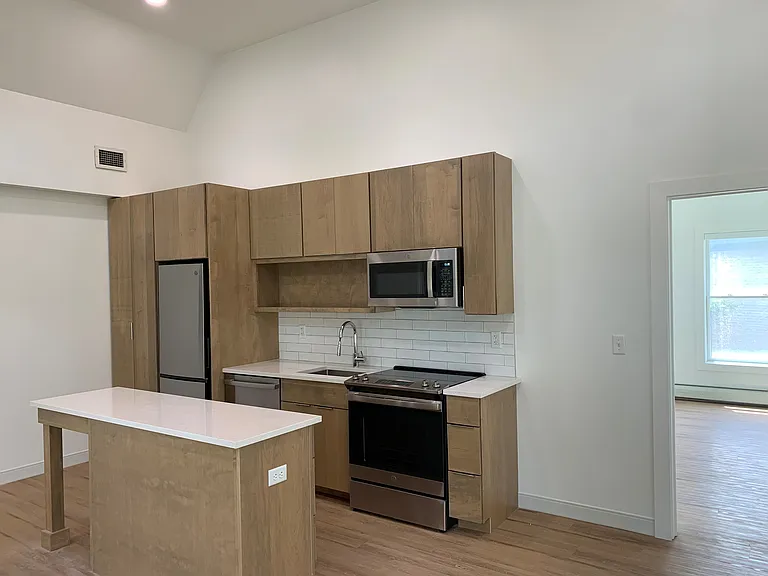 Chase Commons — Photo 9