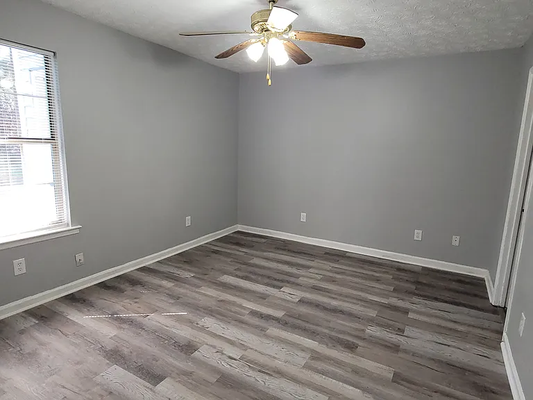 7000 Brentwood Ct #B — Photo 8
