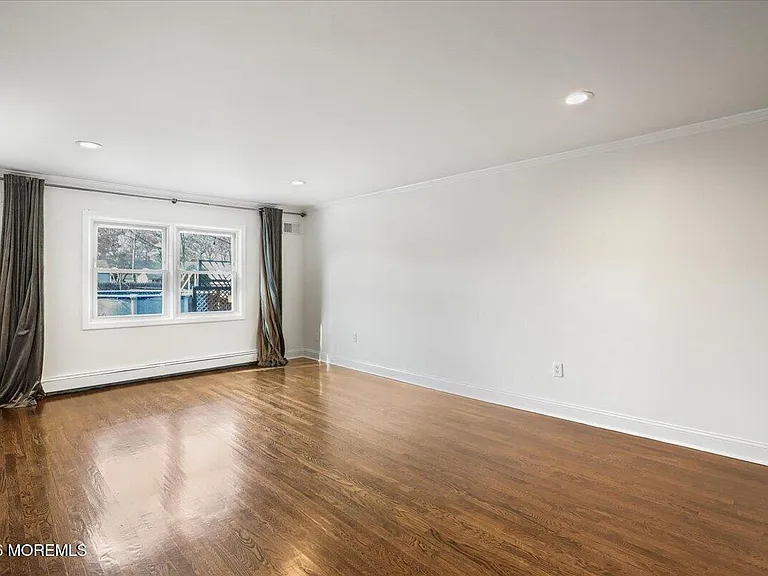 247 Sprucewood Dr — Photo 16