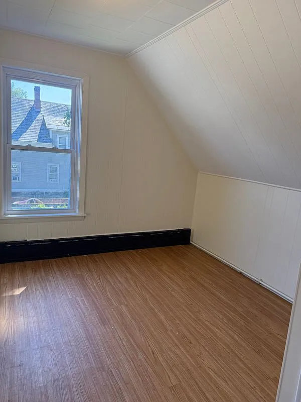 4 bed, 1.0 bath, 1004 sqft, $1,400 — Photo 3