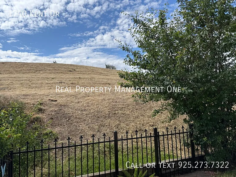 1740 Kent Dr — Photo 17