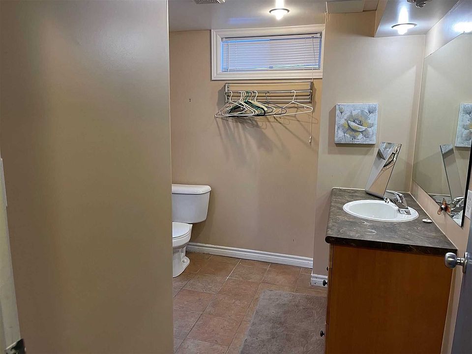 1st image of 60 Kenwood Cres