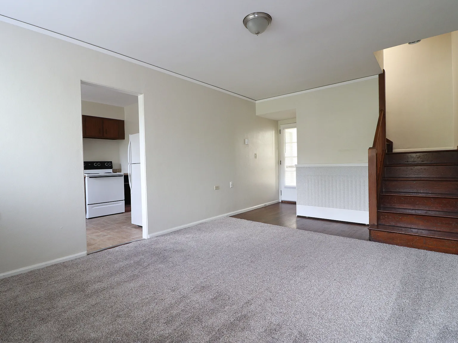 2 bed, 700 sqft, $1,150 — Photo 3