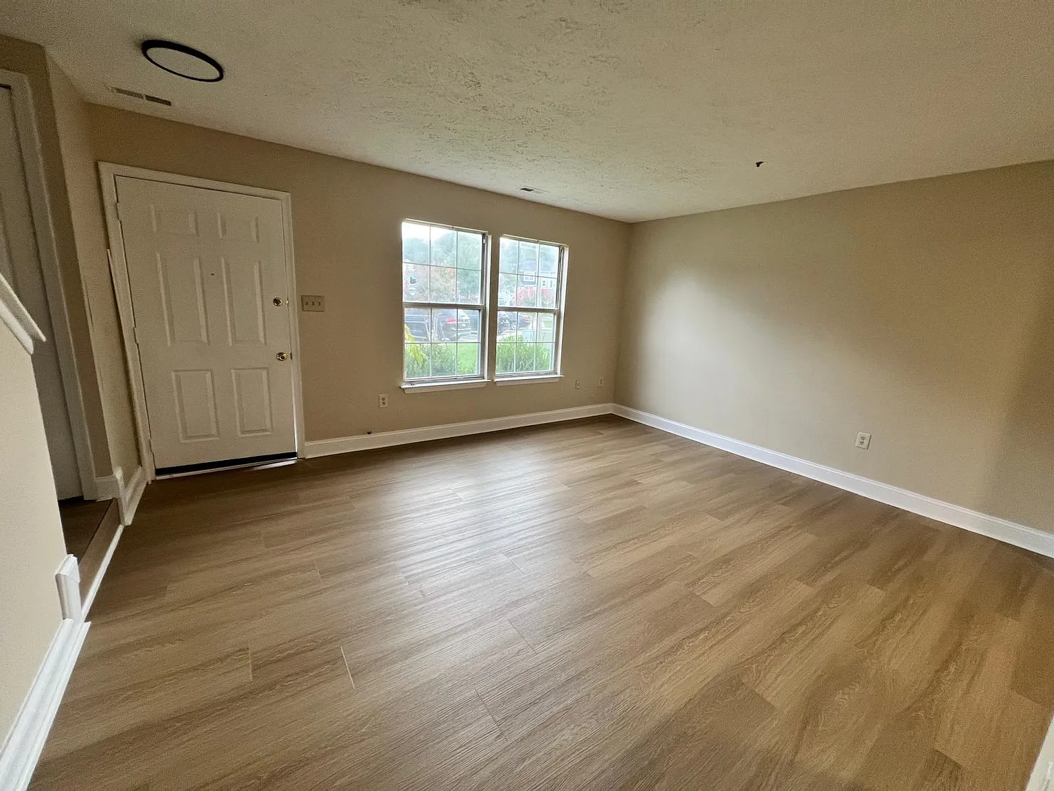3 bed, 2.5 bath, 1400 sqft, $2,250 — Photo 3