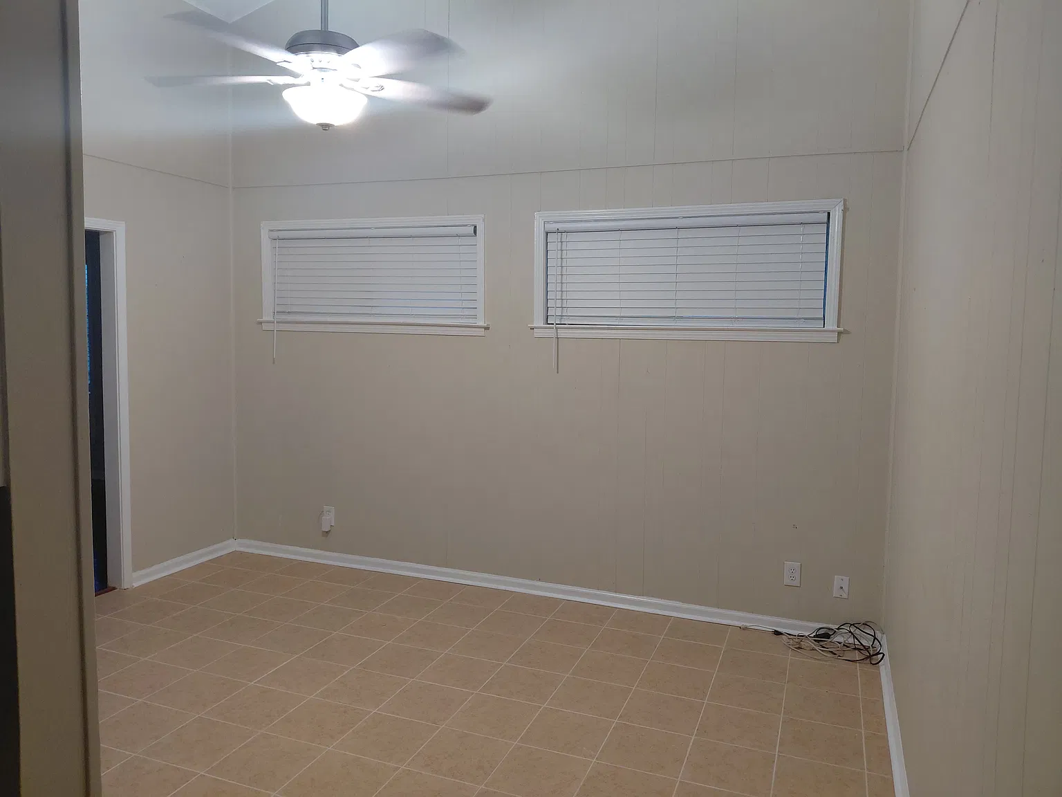 3 bed, 1.5 bath, 1176 sqft, $1,200 — Photo 2