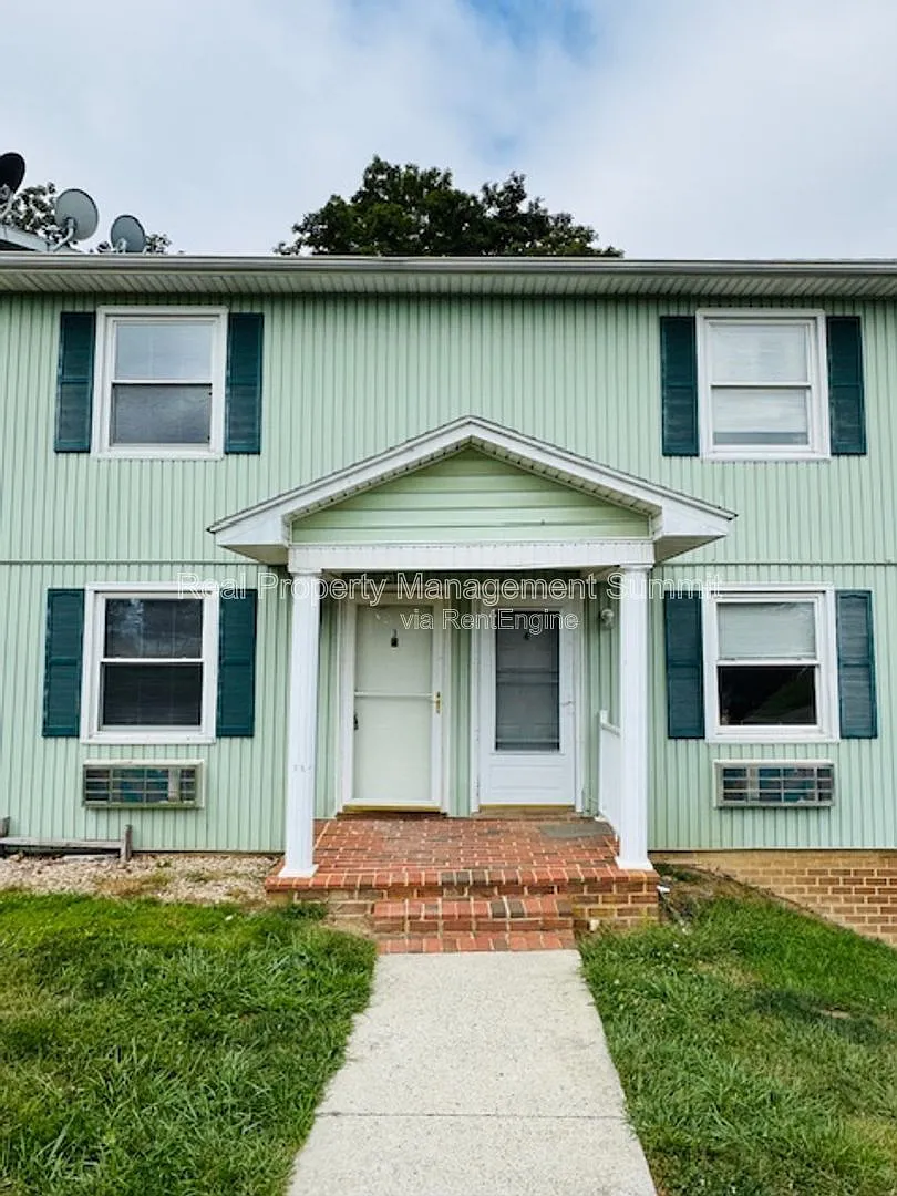 2 bed, 1.0 bath, 768 sqft, $1,200 — Photo 1