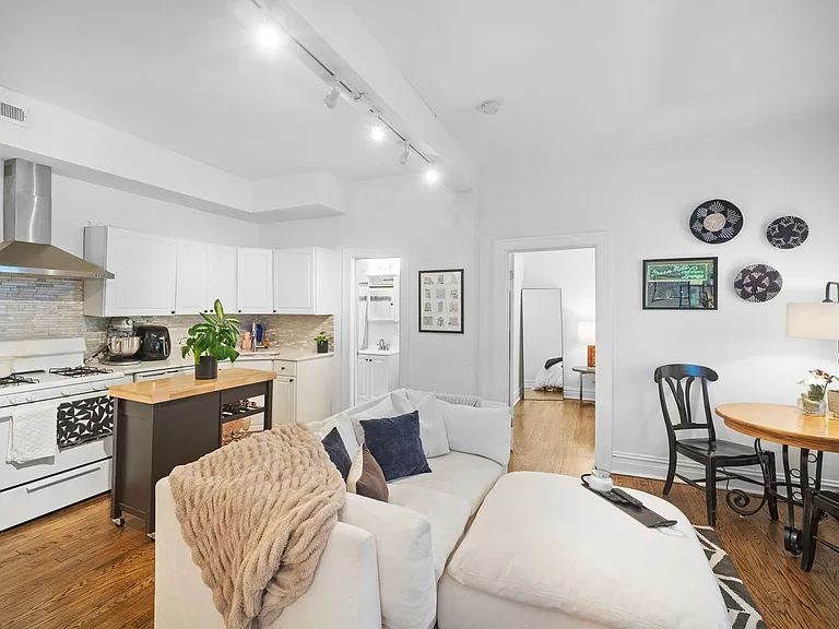 2642 N Marshfield Ave — Photo 45