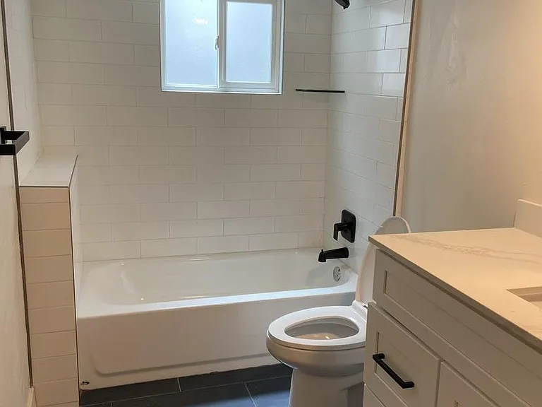 279 E St — Photo 3
