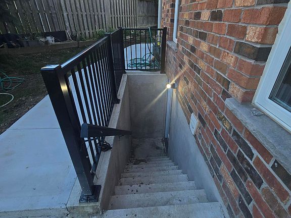 2nd image of 971 Silverfox Cres