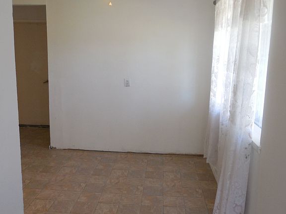 5th image of 917 Sylvia Dr