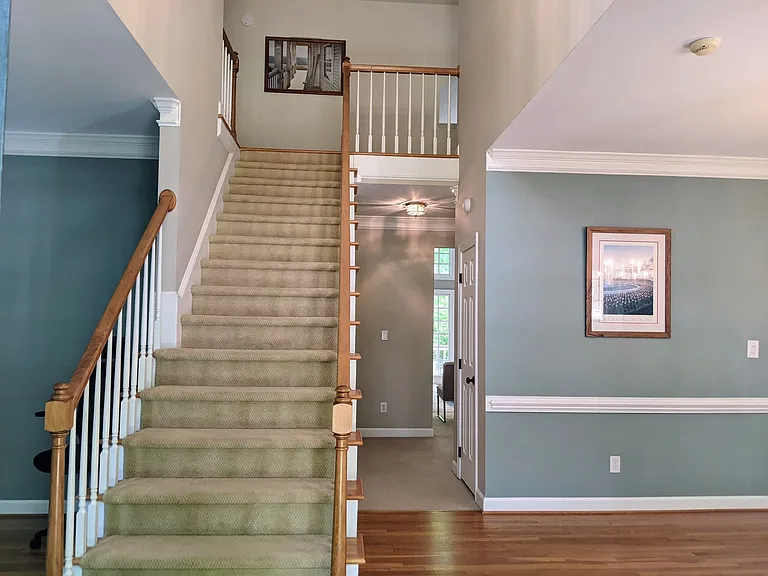 102 Blackford Ct — Photo 3
