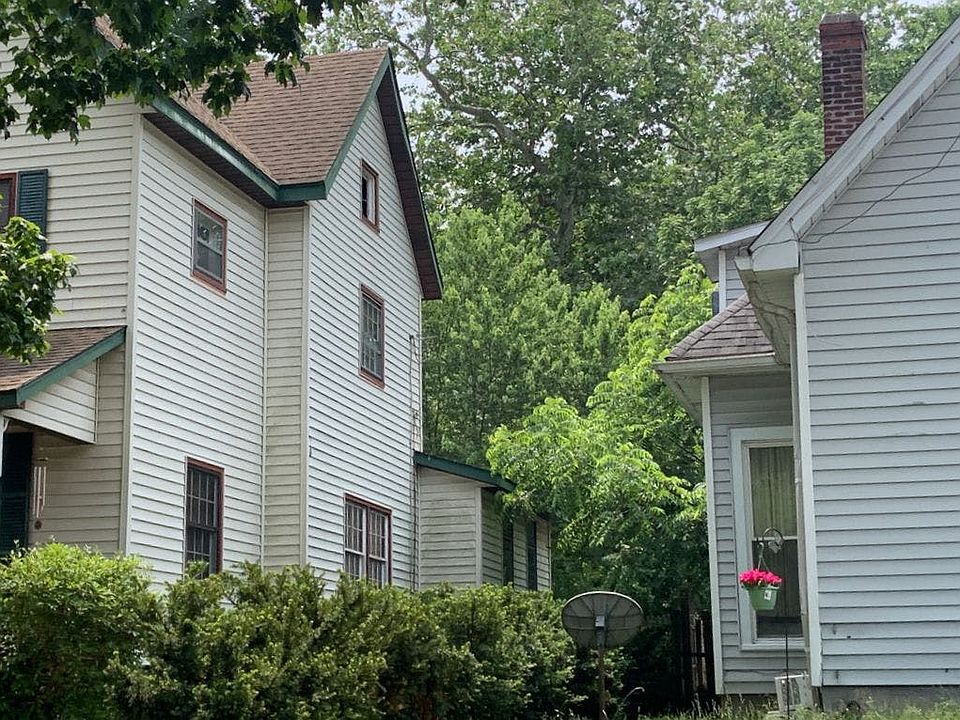 2nd image of 615 E Pike St