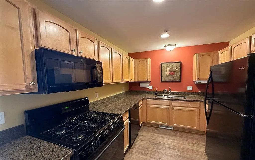 2 bed, 1444 sqft, $2,000 — Photo 3
