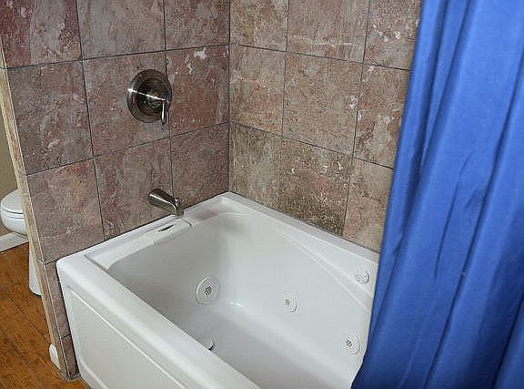 Jetted Soaker Tub
