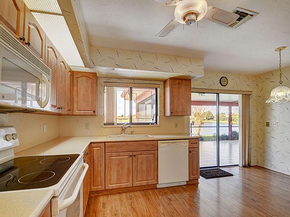 3rd image of 2733 SW 23rd Cranbrook Dr