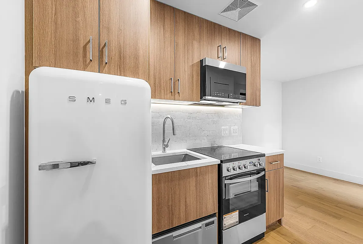 236 West 15th Street — Photo 1