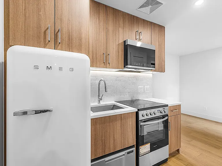 236 W 15th St #23 — Photo 1