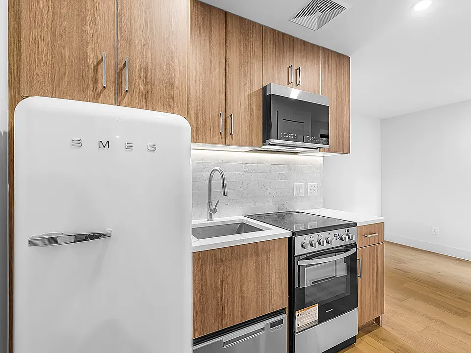 236 W 15th St #23
