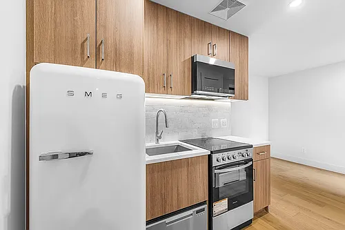 236 W 15th St Photo 1 236 W 15th St Photo 1