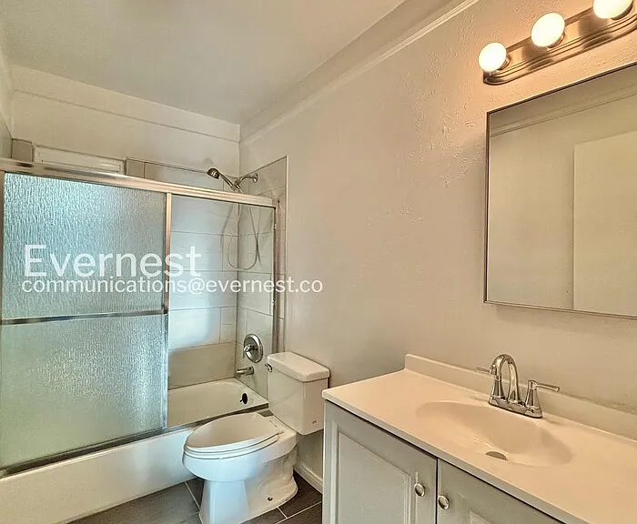 1261 E 1st St #5 — Photo 12