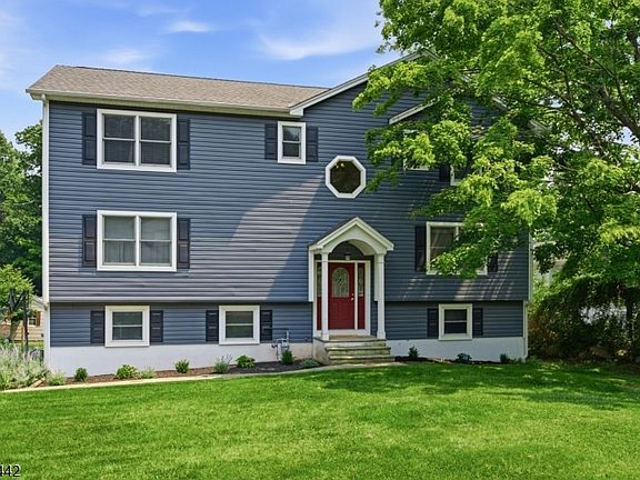 2nd image of 203 W Lake Shore Dr