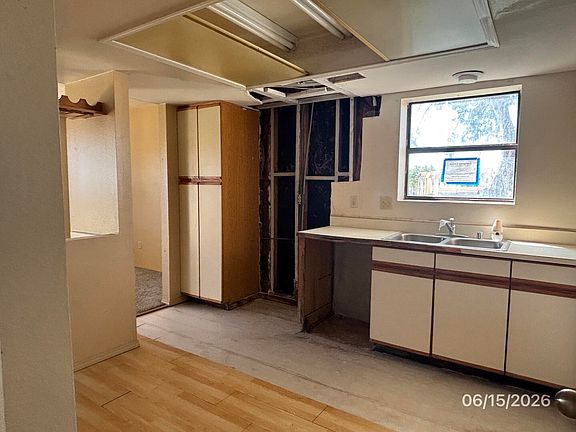 4th image of 823 Country Club Dr SE #1E