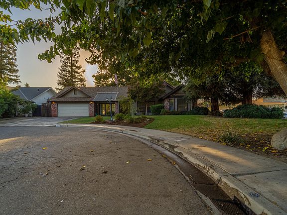 3rd image of 1049 N Rono St
