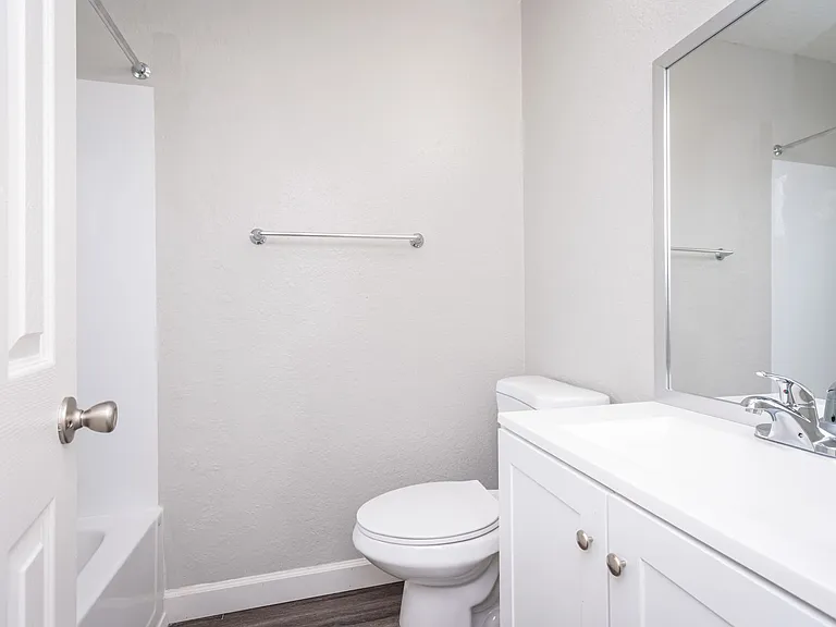 Gold Creek Apartments — Photo 42