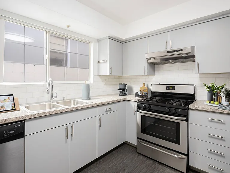 1817 Garfield Pl — Photo 14