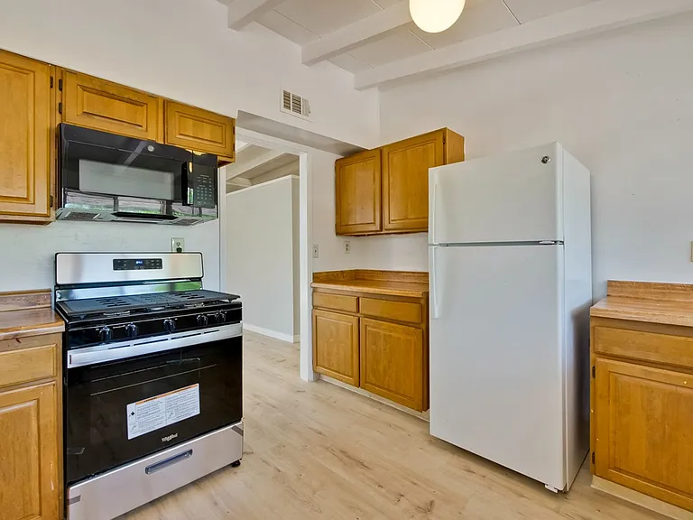 3049 Harding Ave — Photo 12