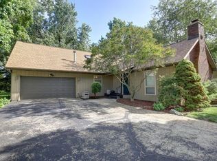 3003 Meadowbrook Ct, Champaign, IL 61822