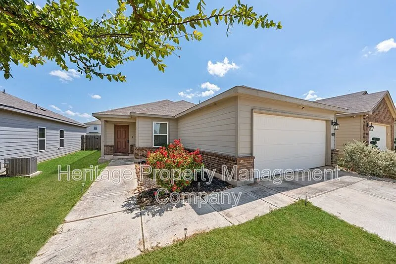3 bed, 2.0 bath, 2243 sqft, $1,600 — Photo 2