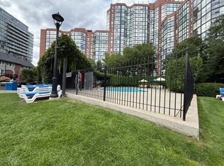 701 King St W #PENTHOUSE 13, Toronto, ON M5V 2W7