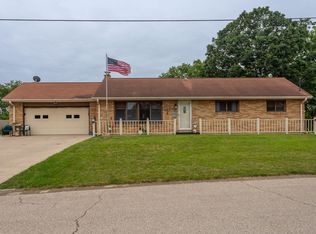 17377 Melody Cir, Dubuque, IA 52001