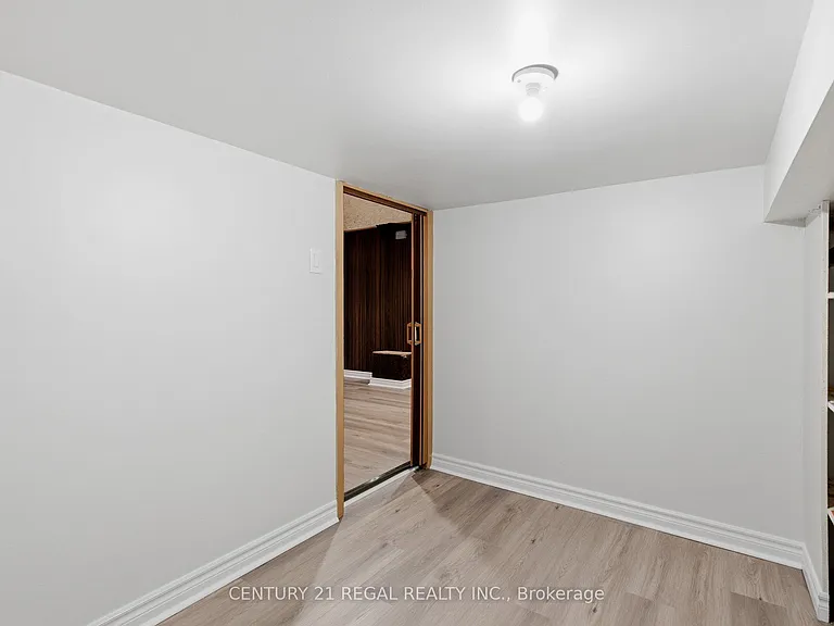 28 Newdawn Cres — Photo 32