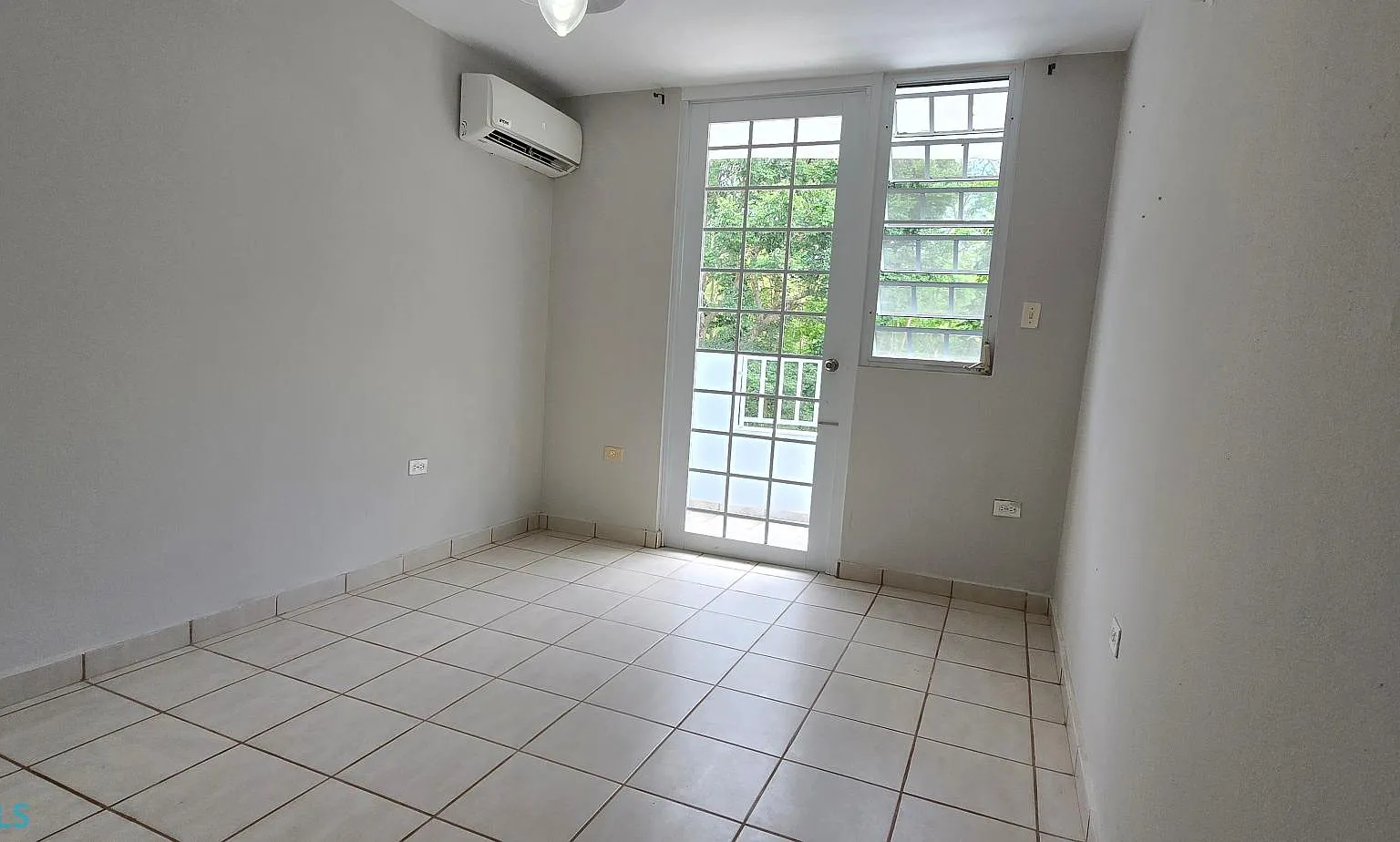 4 bed, 2.5 bath, 1800 sqft, $1,900 — Photo 4